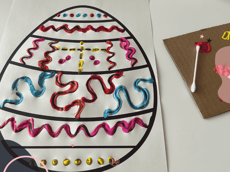 malovanie-vajicka-vatovymi-tycinkami-hotovo